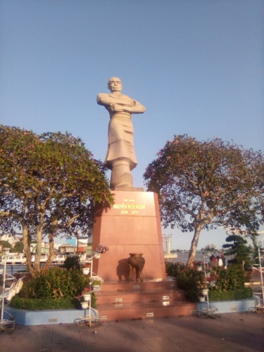 Statue of Nguyen Huu Huan My Tho